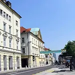 City Centre Chic Apartment Ljubljana 1/4