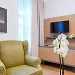 City Centre Chic Apartment Ljubljana 1/4